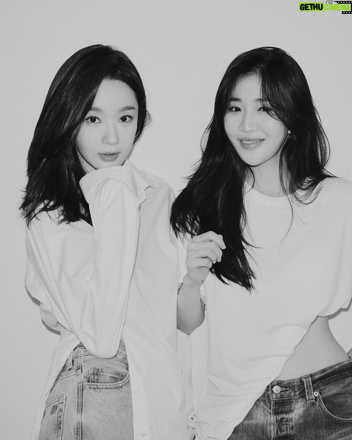 Lee Hae-ri - 39.4K Likes - -사진 많음 주의-
새 소속사에서 새로운 분들과 함께하게 되었어요!!
앞으로의 다비치 활동이 설레고 기대됩니다아아
열심히 불태워볼게효❤️많관부