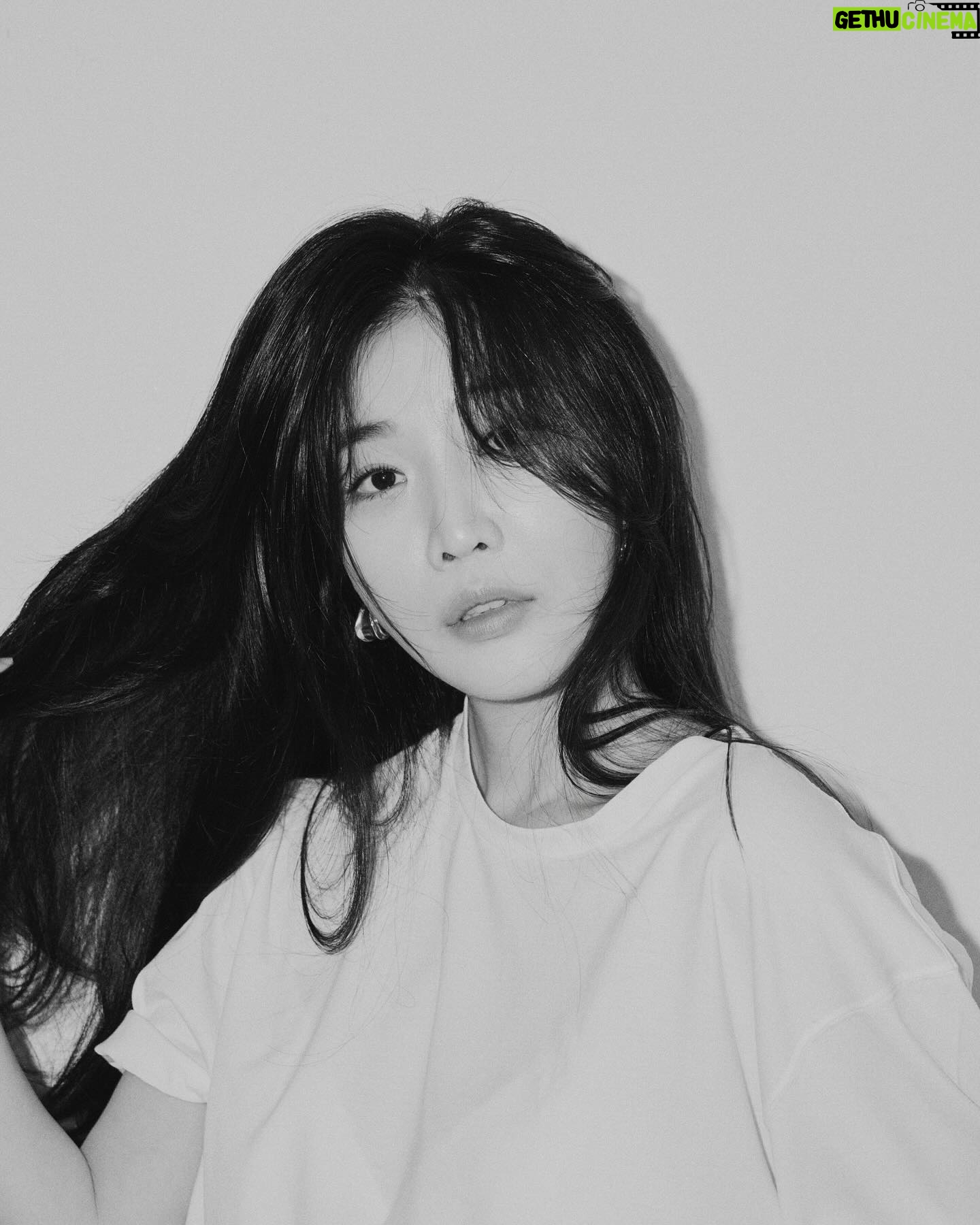 Lee Hae-ri - 39.4K Likes - -사진 많음 주의-
새 소속사에서 새로운 분들과 함께하게 되었어요!!
앞으로의 다비치 활동이 설레고 기대됩니다아아
열심히 불태워볼게효❤️많관부