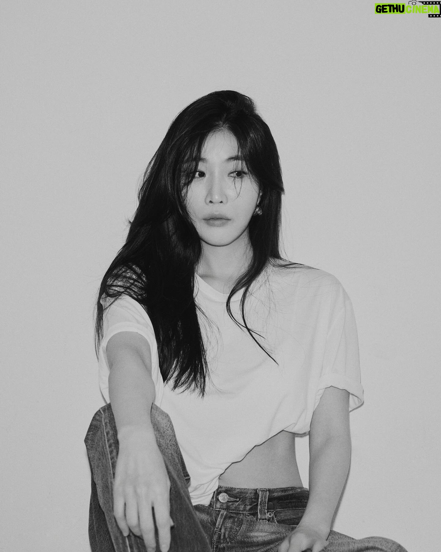 Lee Hae-ri - 39.4K Likes - -사진 많음 주의-
새 소속사에서 새로운 분들과 함께하게 되었어요!!
앞으로의 다비치 활동이 설레고 기대됩니다아아
열심히 불태워볼게효❤️많관부