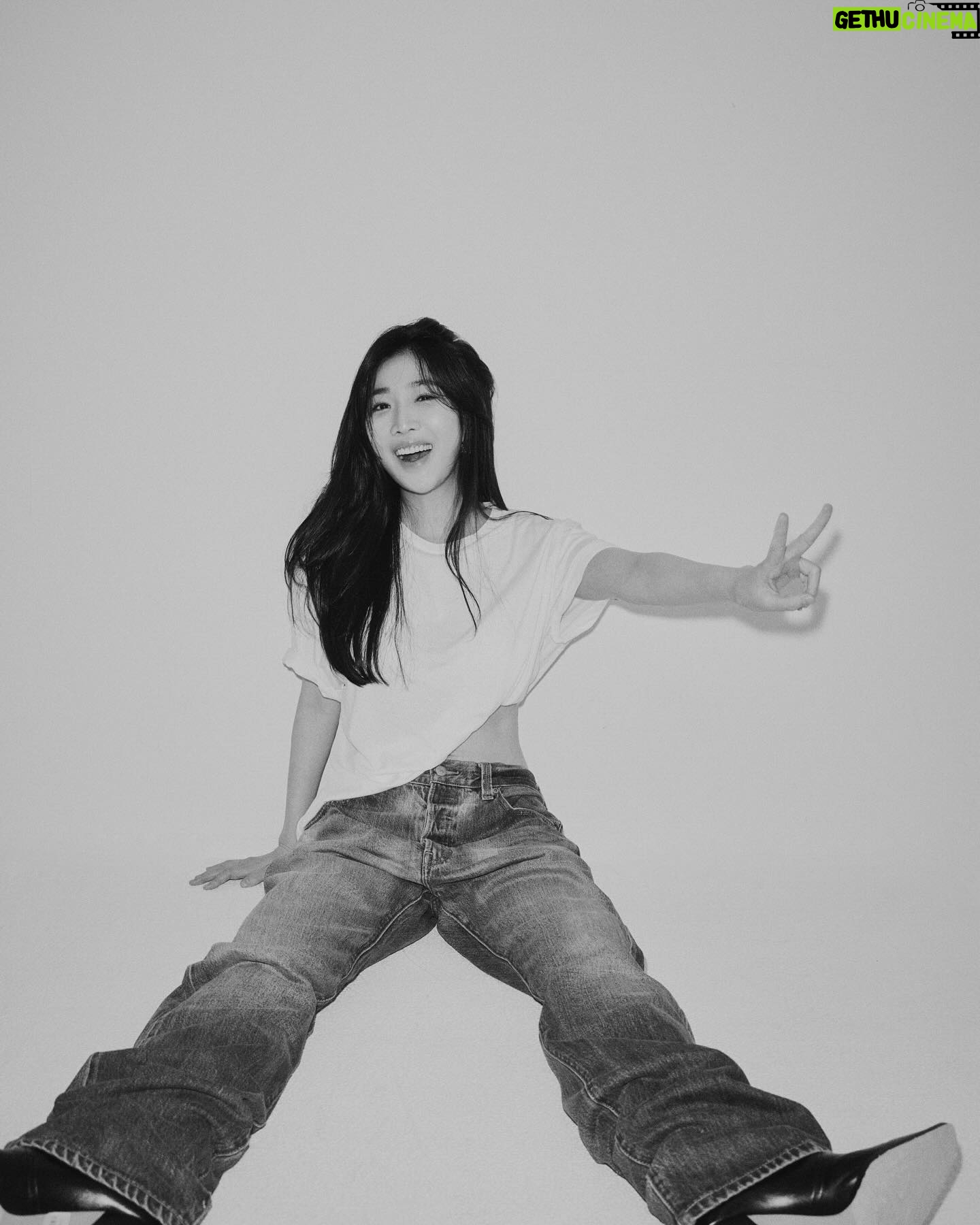 Lee Hae-ri - 39.4K Likes - -사진 많음 주의-
새 소속사에서 새로운 분들과 함께하게 되었어요!!
앞으로의 다비치 활동이 설레고 기대됩니다아아
열심히 불태워볼게효❤️많관부