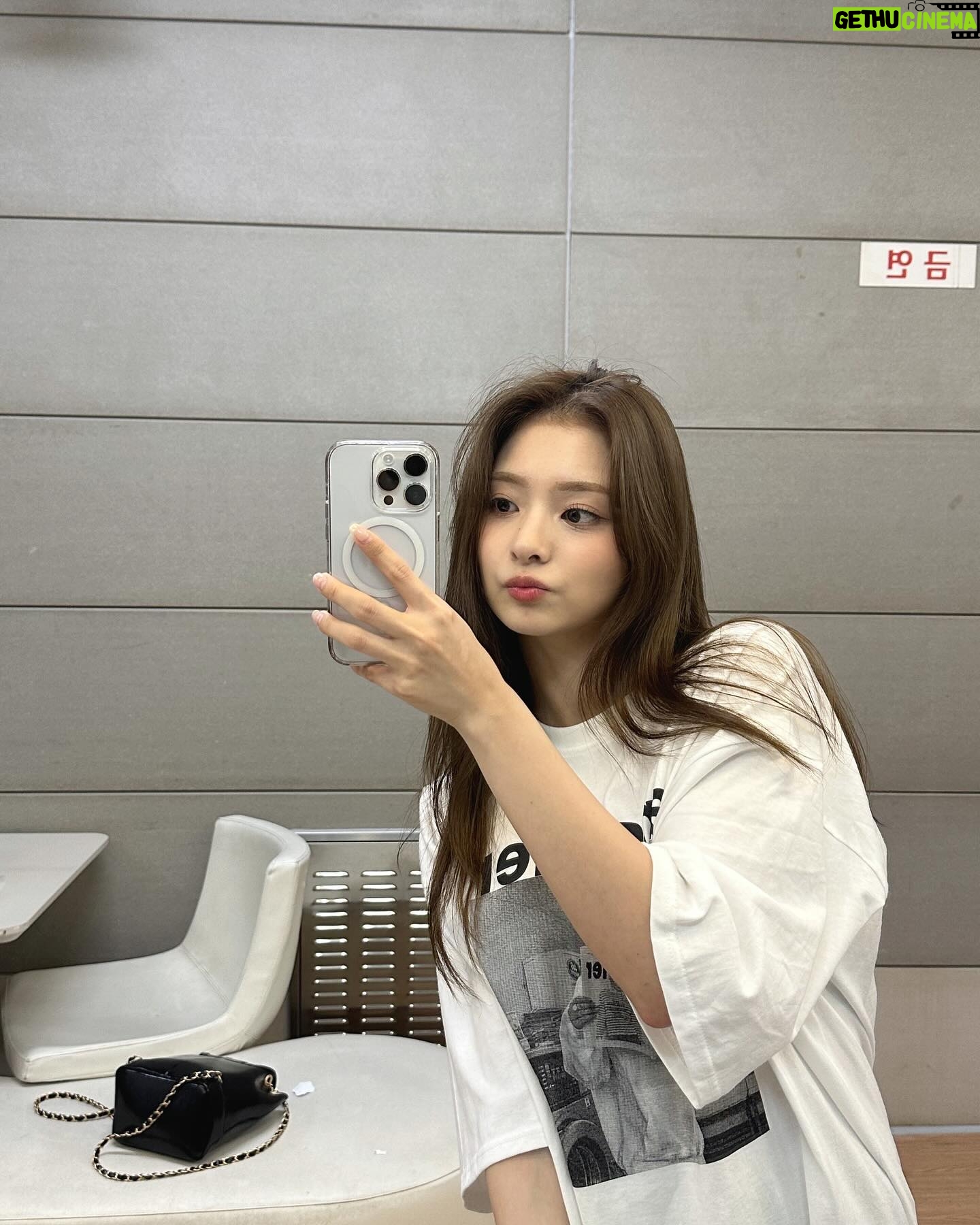 Lee Na-gyung - 172.6K Likes -