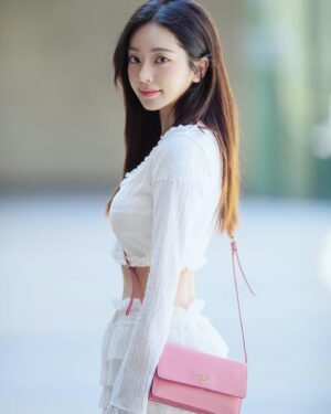 Lee Ruby Instagram - 2025 S/S #서울패션위크 
#seoulfashionweek 
CEEANN의 S/S 25 
@ceeann_official