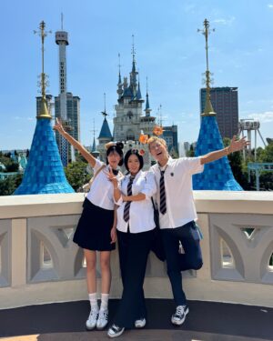 Lee Sang-hwa Instagram - MZ샷 이렇게 찍는거라며⁉️
꿈과 희망의 나라 로떼월드에서 🌈🍎✨🌟🎉🥳
#동네친구강나미 #만수티비 #좋아여