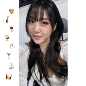 Lee Young-ji Instagram - 편의점 아저씨가 술 좀 적당히 먹으래