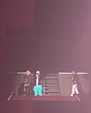 Lee Yu-bi Instagram - 행복해따 진쨔루 오빠들 세젤멋 할아버지 꼬부랑 돼도 콘서트 해쥬세요 🥹🥹🥹🥹🥹 💜 feat.정음언니 웃음소리