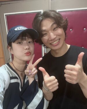 Lee Yu-bi Instagram - 행복해따 진쨔루 오빠들 세젤멋 할아버지 꼬부랑 돼도 콘서트 해쥬세요 🥹🥹🥹🥹🥹 💜 feat.정음언니 웃음소리