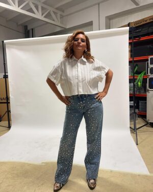 Leonor Seixas Instagram - Maquilhar, fazer o cabelo, vestir roupa gira, para logo depois ficar tudo sujo molhado estragado !!! 🧊🫧