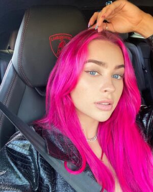 Leslie Golden Instagram - Which hair color of mine has been your favorite??? Hair by @selinamirza_ ✨ @aquaextensions