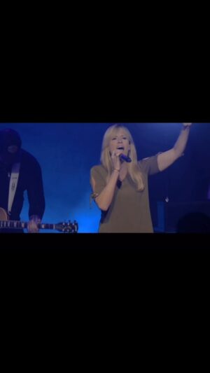 Lilián García Instagram - Remember to glorify the one who helps you through your days. 🙌🏼

Happy Sunday. ✝️💜

🎶: Holy Forever
⛪️ : @authenticonlinetv
.
.
#worshipleader #worshipmusic