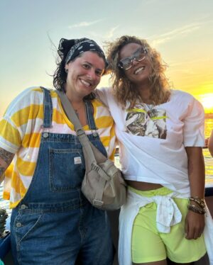 Liliana Almeida Instagram - A ILHA 🏝️ 

#familia#amigos#sol#mar#ceu#barco#vidaemmovimento#tribodobem#verao2024#dump#semfiltros#maisamor