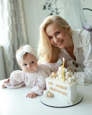 Liliia Rebryk Instagram - Суто мамський контент)))
Залишу ці світлини тут, на згадку про піврочку🤍. 

#дорокупівроку 
#6months