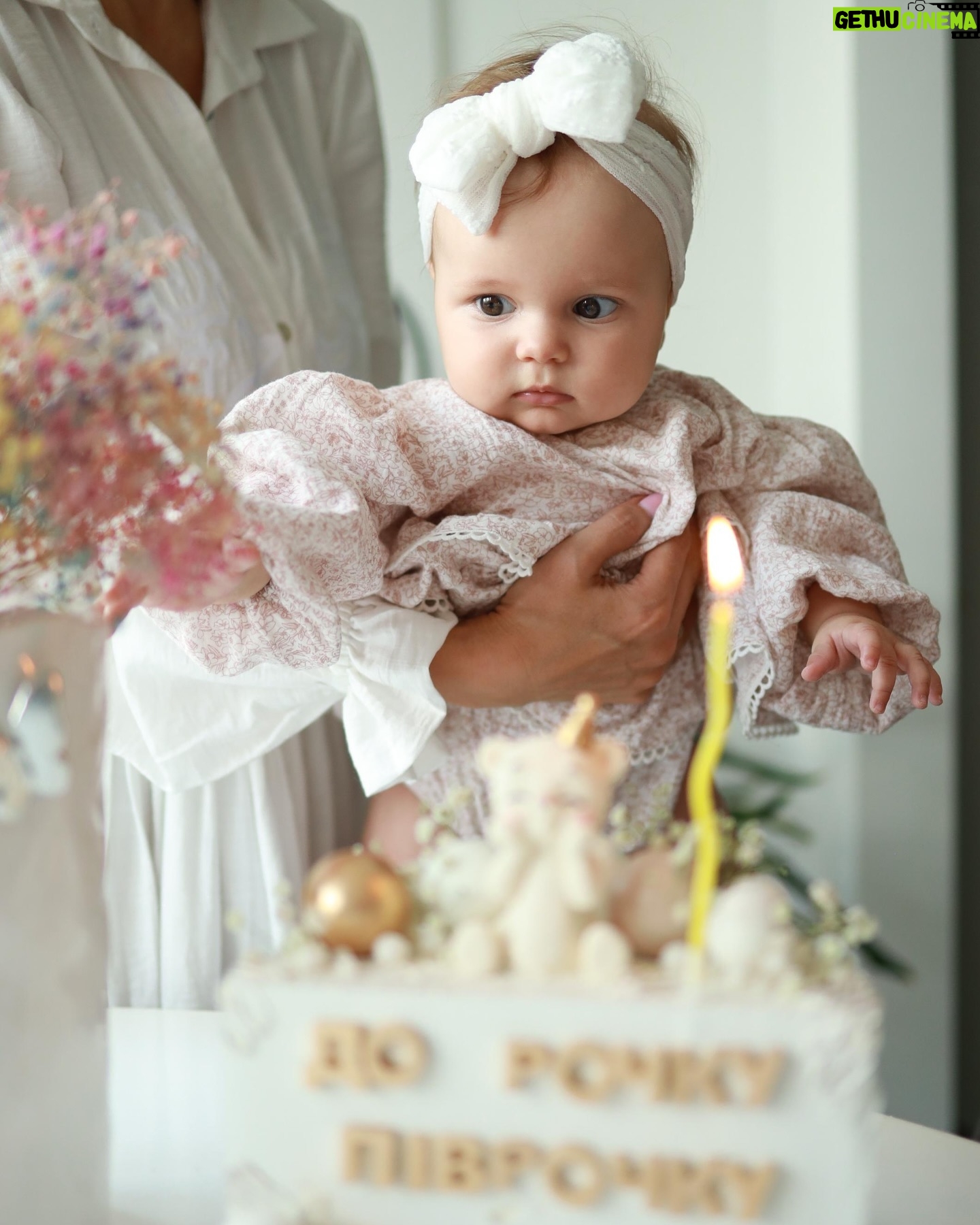 Liliia Rebryk - 43.6K Likes - Суто мамський контент)))
Залишу ці світлини тут, на згадку про піврочку🤍.
#дорокупівроку
#6months