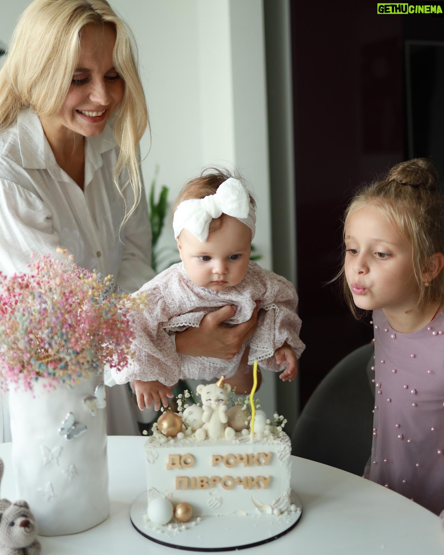 Liliia Rebryk - 43.6K Likes - Суто мамський контент)))
Залишу ці світлини тут, на згадку про піврочку🤍.
#дорокупівроку
#6months