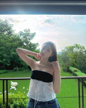 Lin Hana Instagram - 自己不對自己好一點，誰來？？
#子珊穿搭
上衣 @squarebear.thelabel 
褲子 @pimgo.tw
#ootdfashion#style#穿搭日常分享
#ootd#wiwt#ootdfashion#穿搭日常