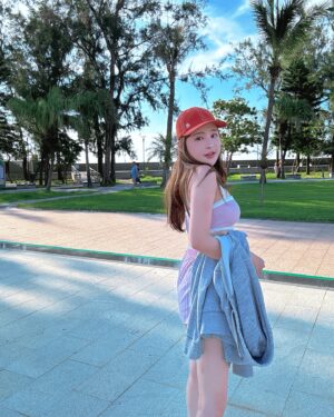 Lin Hana Instagram - 喜歡最近的生活步調💗
#子珊穿搭
全身 @pazzo x @yoooniii___ 
帽 @stussy 
鞋 @haydesign  @asicstw
#ootdfashion#style#穿搭日常分享
#ootd#wiwt#ootdfashion#穿搭日常