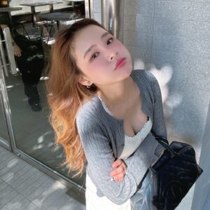 Lin Hana Instagram - 特地來吃天母限定豬排飯
竟然…⋯⋯賣完惹ꉂꉂ(⌯˃̶᷄ ꈊ˂̶᷄⌯)
QQ….飲控的解放日瞬間🙃🙃🙃
但還是有喝到好喝的草莓奶昔
彌補到我的心靈(ఇ ◝‿◜ ఇ)💛
#子珊穿搭
全身 @caco_tw  @cc.daily_tw 
包包、鞋 @chanelofficial 
#ootdfashion#style#穿搭日常分享
#ootd#wiwt#ootdfashion#穿搭日常

#CCDAILY #CACO #CCDAILYLIFE
#CCDAILYAfterSchool #NEWARRIVAL