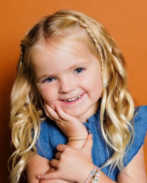 Lindsay Arnold Instagram - Sage's preschool pictures 🥹🫶 I'm a MESS!!! My beautiful baby girl we love you so much 🫶 being Sage (and June's) mom is the most fulfilling and rewarding thing in my life! Every day is a new adventure and I'm just so grateful 🫶 

#schoolpictures #preschooler #momsofinstagram