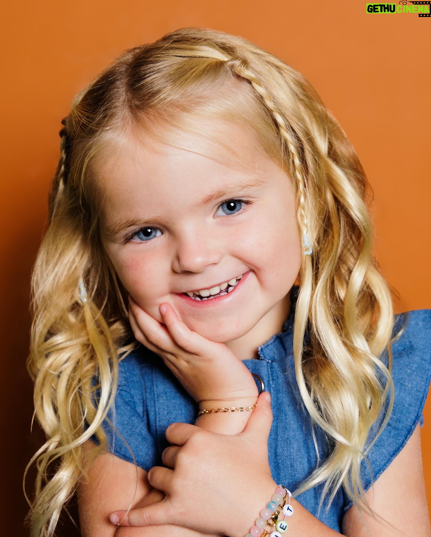 Lindsay Arnold - 186.9K Likes - Sage's preschool pictures 🥹🫶 I'm a MESS!!! My beautiful baby girl we love you so much 🫶 being Sage (and June's) mom is the most fulfilling and rewarding thing in my life! Every day is a new adventure and I'm just so grateful 🫶
#schoolpictures #preschooler #momsofinstagram