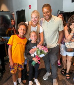 Actress Lindsay Czarniak HD Instagram Photos and Wallpapers August 2024
