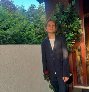 Linni Meister Instagram - 090909 kom min fantastiske sønn til verden❤️ I dag er det 15 år siden!❤️ Nå er han både konfirmert, og fylt 15 år😳🥳 Fineste livet har gitt meg er Dennis Michael! Så takknemlig for å være mammaen hans! Så stolt at jeg nesten sprekker! Min sønn, sjelevenn, bestevenn, og den jeg er så heldig å få være mamma til i evig tid❤️ Ingen er som han! Vet at besteforeldrene hans ville vært så stolte av han, og merket savnet etter Mamma og pappa ekstra mye, da de ikke fikk være med å oppleve at barnebarnet deres konfirmere seg, eller 15 års dagen hans i dag🎈Håper og tror de er med han🥹🙏🏽 Uansett, så kan jeg ikke få sagt nok hvor takknemlig jeg er for sønnen min🙏🏽 Hipp hurra for Dennis Michael!🥳❤️ Den klokeste, kuleste, morsomste, fineste, og snilleste jeg kjenner i hele verden! 🥰❤️