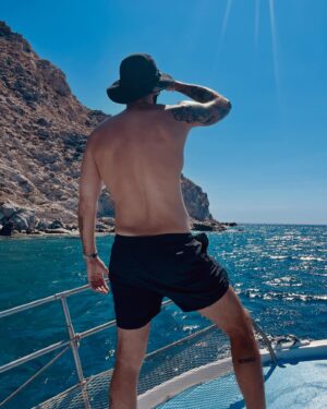 Lodovica Comello Instagram - Titolo del post: “La nostra infanzia in Grecia”  cit. 
🇬🇷❤️

@tomasgoldschmidt 
@axellohk 
@laguidoemme