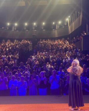 Lolita Instagram - Así me voy de Barcelona del @teatre_goya  llena de cariño por amigos y por el público gracias volveremos a vernos hoy último dia de esta etapa besos @luisluquecabrera  #barcelona @angeladelamata @josepferre1 @danidavilla @andresparravargas @zapardielarbas @pilarcontrerasgarrido @christianmolca #rogermuñoz  @medinarubene @grupfocus_ @cimarroj @pentacionespectaculos