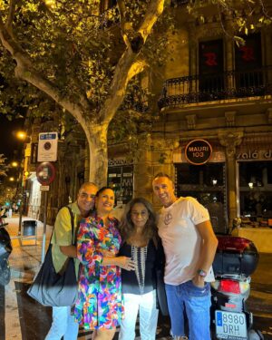 Lolita Instagram - Así me voy de Barcelona del @teatre_goya  llena de cariño por amigos y por el público gracias volveremos a vernos hoy último dia de esta etapa besos @luisluquecabrera  #barcelona @angeladelamata @josepferre1 @danidavilla @andresparravargas @zapardielarbas @pilarcontrerasgarrido @christianmolca #rogermuñoz  @medinarubene @grupfocus_ @cimarroj @pentacionespectaculos
