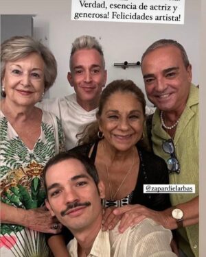 Lolita Instagram - Así me voy de Barcelona del @teatre_goya  llena de cariño por amigos y por el público gracias volveremos a vernos hoy último dia de esta etapa besos @luisluquecabrera  #barcelona @angeladelamata @josepferre1 @danidavilla @andresparravargas @zapardielarbas @pilarcontrerasgarrido @christianmolca #rogermuñoz  @medinarubene @grupfocus_ @cimarroj @pentacionespectaculos