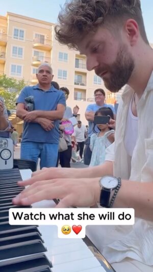 Loni Love Instagram - Just precious. Thxs @emilio.piano 
・・・
This 3 year old SINGER @angelnero2023 asked me to play Titanic with her. It was an incredible and cute moment 🥹❤️

@celinedion