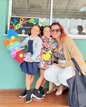 Luciana Abreu Instagram - O 1° dia de escola, na melhor de todas, onde se brinda diariamente aos valores universais. Obrigada @externato_eduarda_maria 
Boa sorte amores da minha vida @lucynettes . Que Deus vos brinde com a sabedoria e felicidade. ♥️🙏🏼