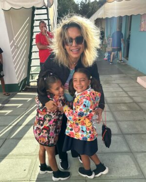 Luciana Abreu Instagram - O 1° dia de escola, na melhor de todas, onde se brinda diariamente aos valores universais. Obrigada @externato_eduarda_maria 
Boa sorte amores da minha vida @lucynettes . Que Deus vos brinde com a sabedoria e felicidade. ♥️🙏🏼