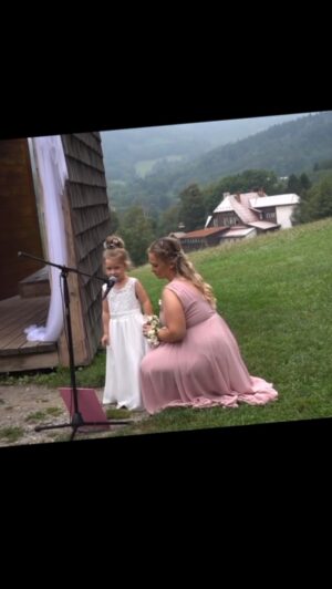 Lucie Vondráčková Instagram - ❤️❤️❤️ Hodně štěstí novomanželům💋