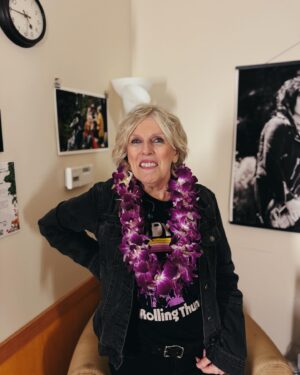 Lucinda Williams Instagram - Look who got lei’d 👀🌺 THANK YOU, SAN FRANCISCO!!! That was amazing ❤️‍🔥 @sterngrovefestival
