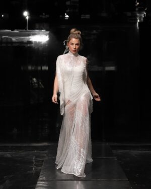 Ludwika Paleta Instagram - 🏆 

Vestido: @alfredomartinez_brand 
zapatos: @renecaovilla  para @granvia.mx 
Maquillaje: @ger.parra
Peinado: @cesarehl 
@luistorressalon 
Hotel 
@hoteldemetria 
Aretes
@joyeriasuarez
Fotografo
@rafaelpulidophoto

RP / @nmda_mx