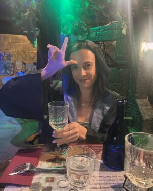 Luiza Grigorova Instagram - Весела, която днес празнуваме и, която преди малко се е заканила, че хубави снимки няма да качи, ме провокира и аз да кача едни не перфектни снимки от едно чудно пътуване в Рим. Това сме ние - без излишни преструвки, без филтър, без претенция. Обичаме си Хари Потър повече от много неща в тоя живот, обичаме сладолед, обичаме Италия ❤️ Наздраве за още много такива преживявания и за НЕЯ. @vsevesela