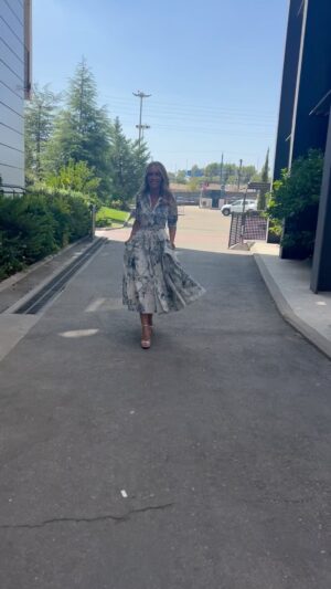 Luján Argüelles Instagram - Volvemos el 9 de septiembre en @cuatrotv “Quién quiere casarse con mi hijo “
Vestido : @lavicoutureofficial 
Zapatos : @justeneshoes 
Anillos: @emolo.es 
Estilismo : @monthalbet  Pelu & make up ; @mediasetcom