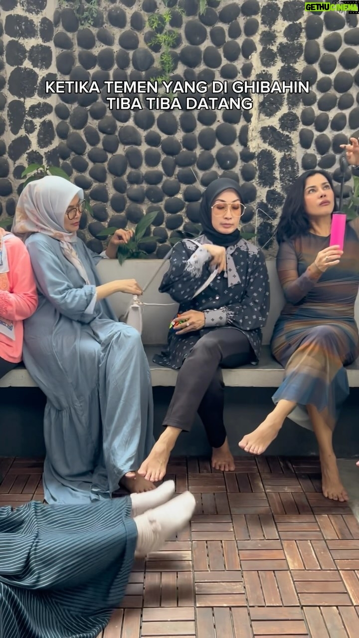 Lulu Zakaria - 1.3K Likes - Hayoo, siapa yang suka ghibah?
Jangan ya dek ya!!!!