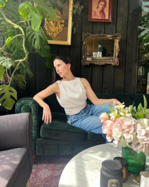 Luz Valdivieso Instagram - Sin duda la juventud se lleva en el alma y en la actitud. ¿Pero cuántas veces hemos querido
revertir el paso del tiempo en nuestra piel? Y que se refleje esa misma juventud que seguimos sintiendo por dentro, aunque nuestra edad no diga el mismo numero cronológico. 

Quiero contarles que gracias a Eucerin es posible revertir 10 signos del envejecimiento en solo 4 semanas, con su serum Hyaluron filler Epigenetic con Epicelline. 
Ese producto secreto que les conté que iba a probar en mi piel, lo llevo usando casi dos semanas y los cambios son de ALTO impacto. ¡Les recomiendo probarlo totalmente! 
Y claro que lo encuentran de forma exclusiva, en Cruz Verde, en su página web, app y sus más de 750 locales a lo largo de Chile.     #publicidad #farmaciascruzverde #Eucerin #dermoxpert
@farmaciascruzverdechile
@eucerincl
