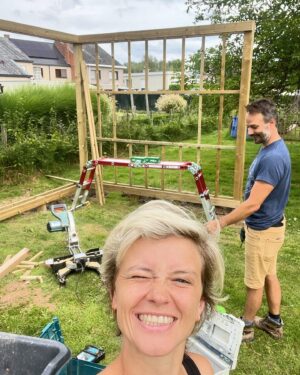 Lynn Van Royen Instagram - Kiwistaketsel in the making 🔨🪚🪵🥝