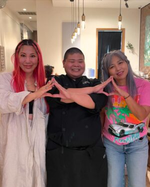 MINMI Instagram - 秒でLA帰り　"freedomL.A会場視察"して、おにぎり太郎ちゃんのおにぎりを食べ、娘の学校の準備して、秒で日本戻り、テレビ収録　♪浜田さんにLAお土産をお渡しした💙イマココです　
23周年メッセージ沢山ありがとうー全部よんでるよー🥰　

@onigiritaro_jp 
@britneytokyo 
@shawnwasabi 
@dandan_cello 
@tomospice