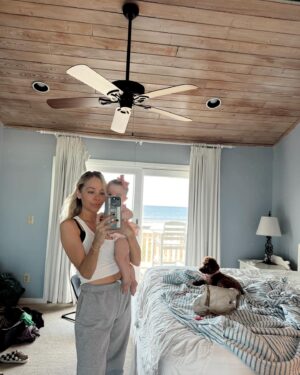 MacKenzie Porter Instagram - Night shoots in Wilmington 🎥 mean beach days with Bonana 🏝️