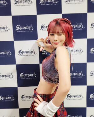 Machico Instagram - C
8/30@ #アニサマ DAY1
ソロ衣装👗赤チェックでPOPにROCKに❣️
#このすば 楽曲でお届けでした～🎵
ダンサーズちゃんといっしょに💃
Growing Up/TOMORROW/fantastic dreamer 
リボンを編み込んでもらったよ🎀
Styling つばちゃんさん @tsubasashimoda 🪆
make&hair 藤田さん 💄
#Machico #anisama #衣装 #衣装記録
