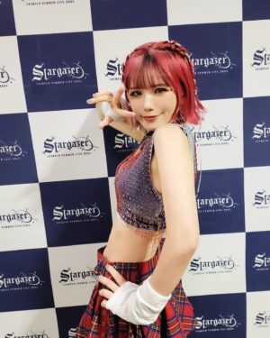 Machico Instagram - C
8/30@ #アニサマ DAY1
ソロ衣装👗赤チェックでPOPにROCKに❣️
#このすば 楽曲でお届けでした～🎵
ダンサーズちゃんといっしょに💃
Growing Up/TOMORROW/fantastic dreamer 
リボンを編み込んでもらったよ🎀
Styling つばちゃんさん @tsubasashimoda 🪆
make&hair 藤田さん 💄
#Machico #anisama #衣装 #衣装記録