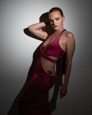 Madeline Brewer Instagram - Vogue x Rabanne 🥀

hair: @carlosferraz_ 
makeup: @emmamakeupmiles 
dress: 2004 Tom Ford for Gucci  @nordicpoetry 
styled: @sarahslutsky 
jewels: @vraiofficial
bag: @rogervivier 
shoes: @sebastianmilano_ 
photos: @deadbeatjack 

#lfw