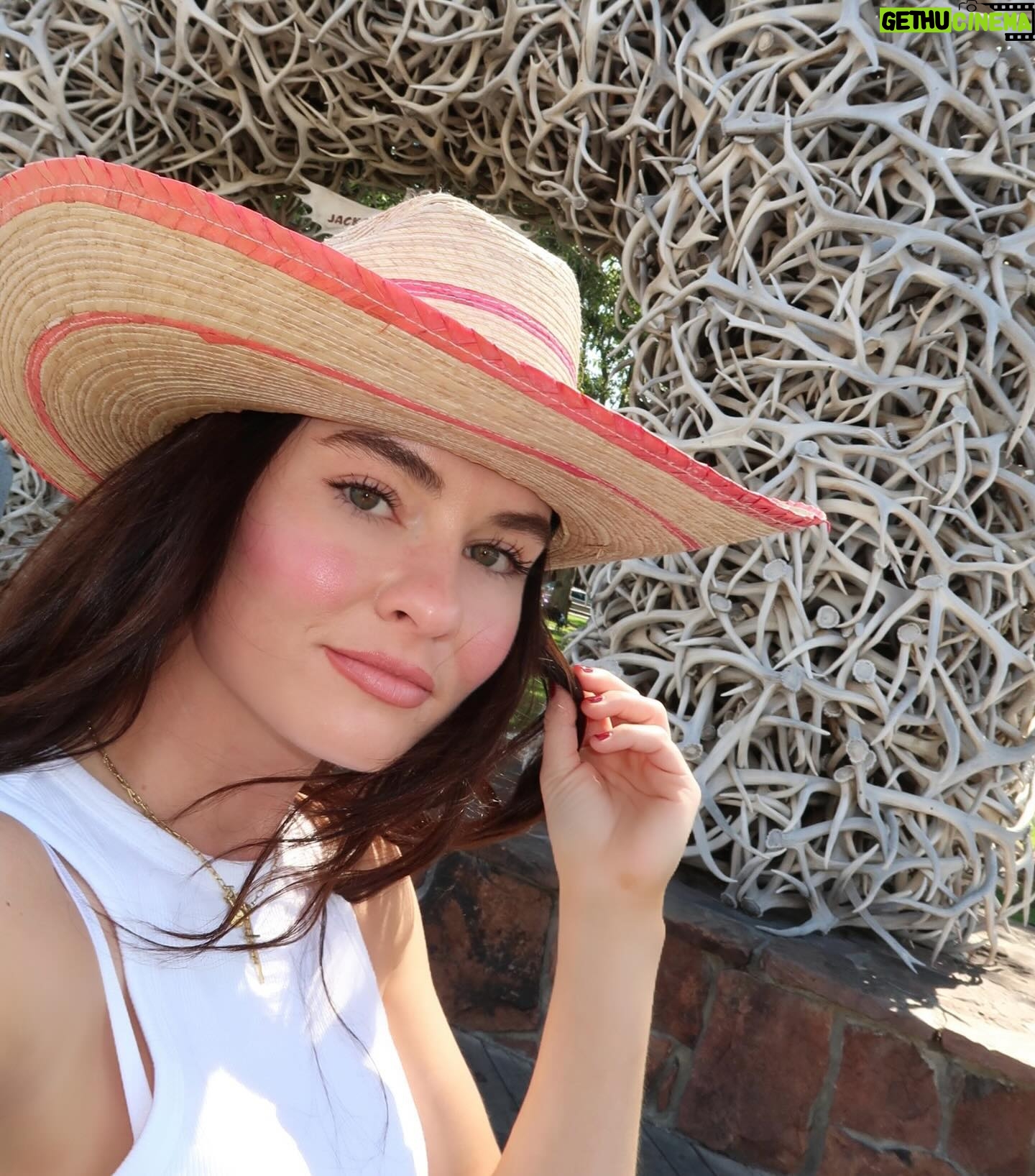 Madeline Carroll - 8.1K Likes - Honey I’m home 🏠 🤠 🤠🤠🤠 @jacksonhole @vintageinfatuation @jacksonholemobilehatbar