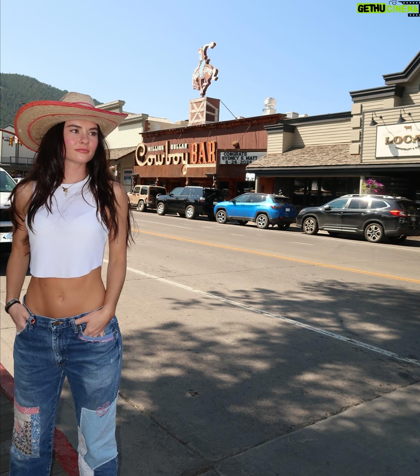 Madeline Carroll - 8.1K Likes - Honey I’m home 🏠 🤠 🤠🤠🤠 @jacksonhole @vintageinfatuation @jacksonholemobilehatbar