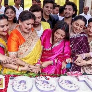 Madhusree Sharma Instagram - .
Finally reached this milestone!!
Completed 1000 episodes with our Mannsundar team
What a beautiful journey we shared with you all..
 Thankyou 🙏🏽💝💫

#mannsundar #dangaltv  #explore  #explorepage #madhusreesharma