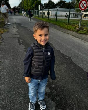 Maëva Martinez Instagram - Des parents qui meurent d’amour ✨ Premier jour d’école pour notre petit doudou qui devient grand 🥹 Oui oui, on est fière 🎊🫶🏼

#ecole #ecolematernelle #maternelle #parents #mumlife #dadlife #baby #babyboy #instamoment #goodmoments #instagood #instagram #photooftheday #picoftheday #lifestyle