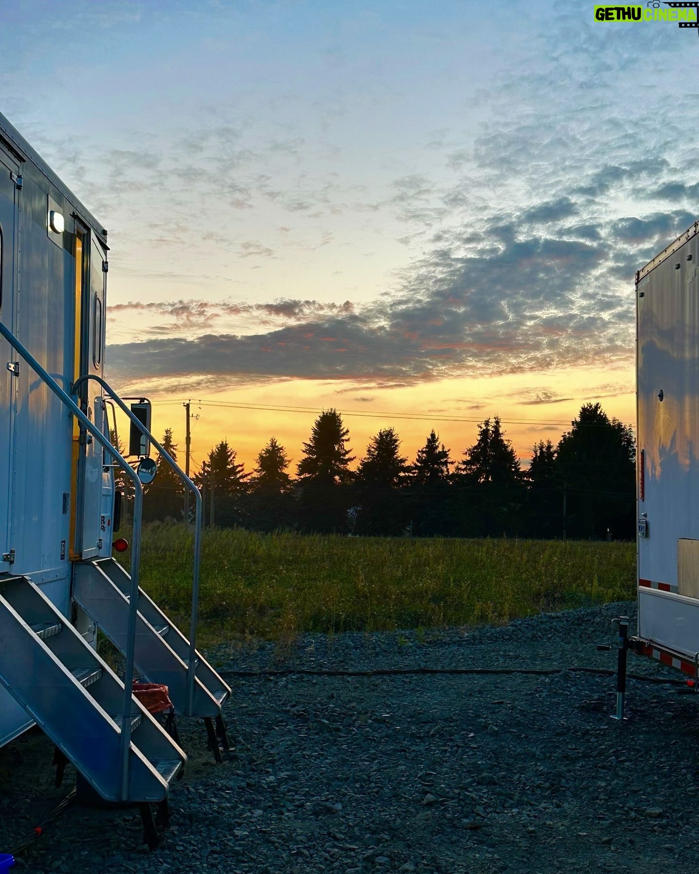 Maggie Lawson - 15.3K Likes - Trailer days in happy place.
