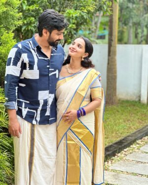 Malavika Krishnadas Instagram - Vayattu Pongala 🤰🏻❤️
.
Saree : @kasavukada_1985 
Styling : @sabarinathk_ 
Saree draping : Renjus
.

#vayattupongala #7thmonth